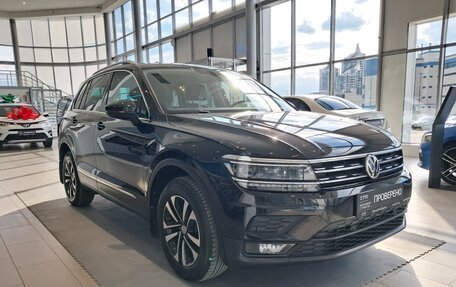 Volkswagen Tiguan II, 2018 год, 2 575 000 рублей, 3 фотография