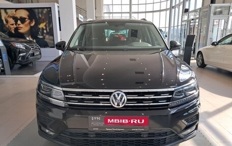 Volkswagen Tiguan II, 2018 год, 2 575 000 рублей, 2 фотография