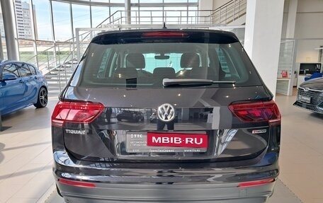 Volkswagen Tiguan II, 2018 год, 2 575 000 рублей, 6 фотография