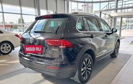 Volkswagen Tiguan II, 2018 год, 2 575 000 рублей, 5 фотография