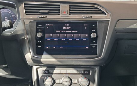 Volkswagen Tiguan II, 2018 год, 2 575 000 рублей, 15 фотография