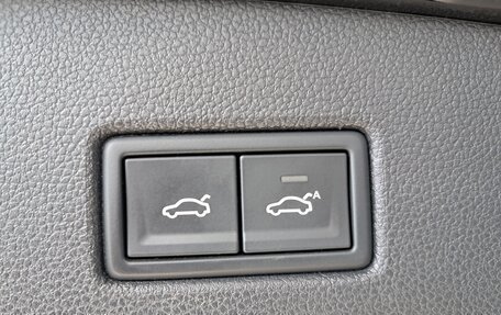 Volkswagen Tiguan II, 2018 год, 2 575 000 рублей, 19 фотография