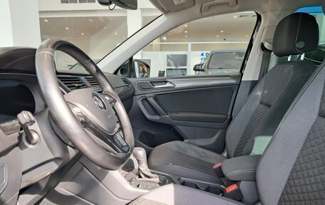 Volkswagen Tiguan II, 2018 год, 2 575 000 рублей, 16 фотография