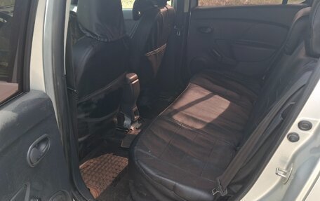 Renault Sandero II рестайлинг, 2014 год, 650 000 рублей, 7 фотография