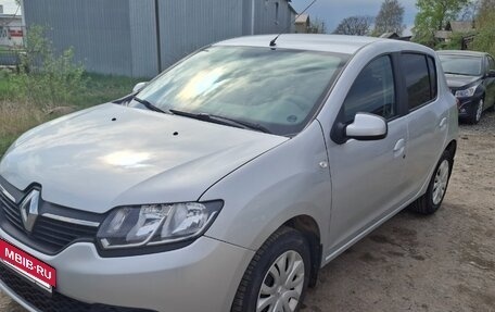 Renault Sandero II рестайлинг, 2014 год, 650 000 рублей, 2 фотография