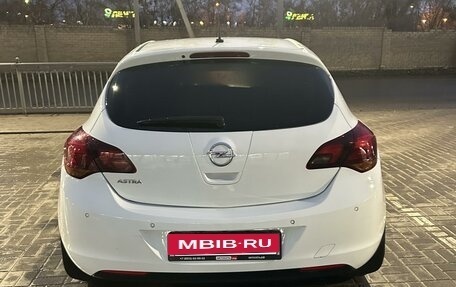 Opel Astra J, 2011 год, 769 000 рублей, 2 фотография