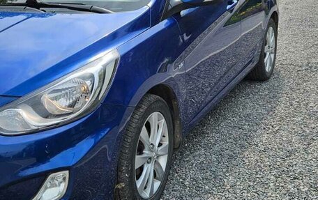 Hyundai Solaris II рестайлинг, 2012 год, 999 999 рублей, 2 фотография