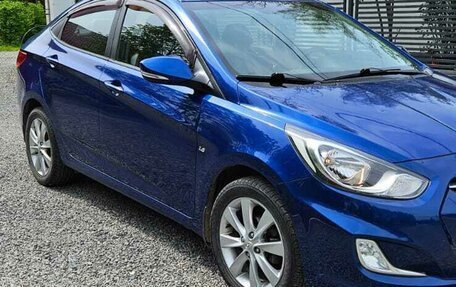Hyundai Solaris II рестайлинг, 2012 год, 999 999 рублей, 3 фотография