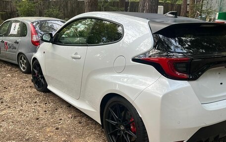 Toyota Yaris, 2020 год, 3 350 000 рублей, 9 фотография