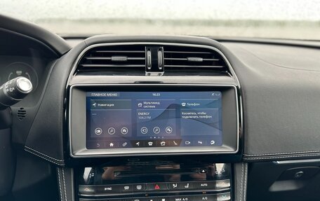 Jaguar F-Pace, 2016 год, 3 000 000 рублей, 13 фотография