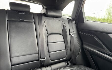 Jaguar F-Pace, 2016 год, 3 000 000 рублей, 18 фотография