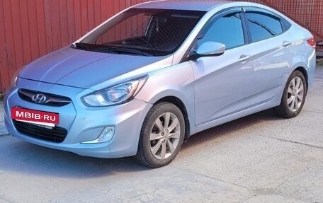 Hyundai Solaris II рестайлинг, 2011 год, 700 000 рублей, 3 фотография