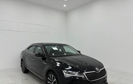 Skoda Superb III рестайлинг, 2021 год, 1 750 000 рублей, 3 фотография
