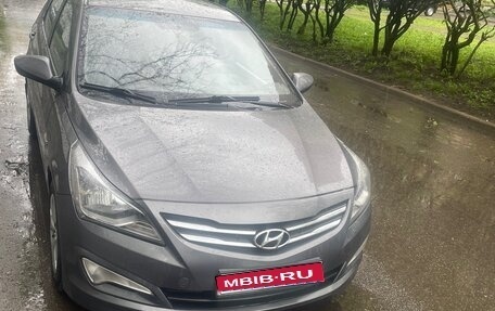 Hyundai Solaris II рестайлинг, 2015 год, 900 000 рублей, 1 фотография