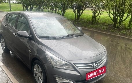 Hyundai Solaris II рестайлинг, 2015 год, 900 000 рублей, 2 фотография