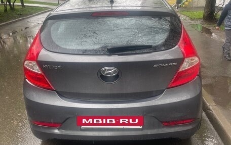 Hyundai Solaris II рестайлинг, 2015 год, 900 000 рублей, 3 фотография