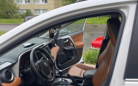 Toyota RAV4, 2019 год, 2 700 000 рублей, 9 фотография