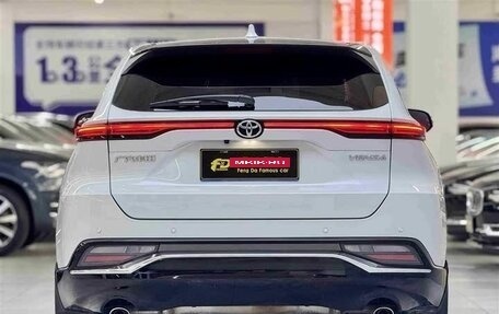 Toyota Venza, 2022 год, 2 998 000 рублей, 4 фотография