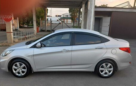 Hyundai Solaris II рестайлинг, 2011 год, 880 000 рублей, 1 фотография