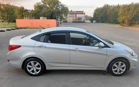 Hyundai Solaris II рестайлинг, 2011 год, 880 000 рублей, 3 фотография