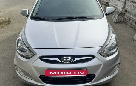 Hyundai Solaris II рестайлинг, 2011 год, 880 000 рублей, 2 фотография