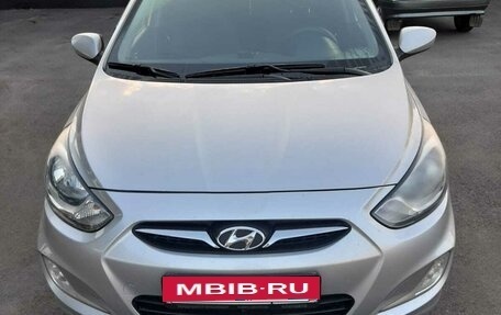 Hyundai Solaris II рестайлинг, 2011 год, 880 000 рублей, 4 фотография
