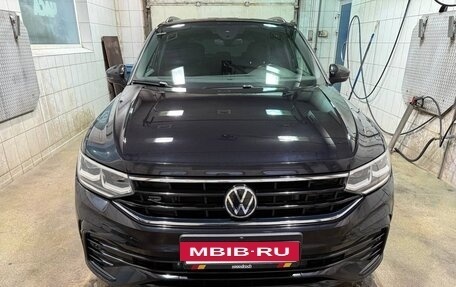 Volkswagen Tiguan II, 2021 год, 4 300 000 рублей, 2 фотография