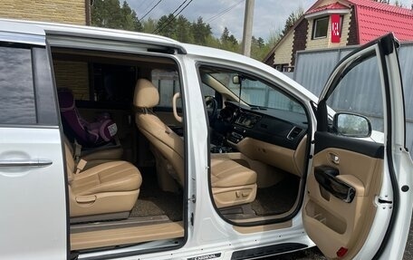 KIA Carnival III, 2015 год, 2 500 000 рублей, 4 фотография