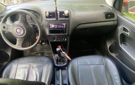 Volkswagen Polo VI (EU Market), 2012 год, 750 000 рублей, 2 фотография