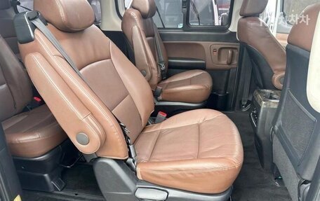 Hyundai Grand Starex Grand Starex I рестайлинг 2, 2020 год, 2 635 000 рублей, 10 фотография