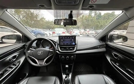 Toyota Yaris XP150 рестайлинг, 2022 год, 1 340 000 рублей, 8 фотография