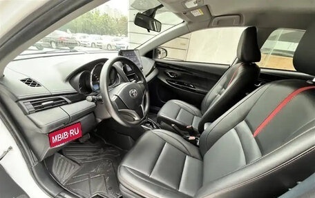 Toyota Yaris XP150 рестайлинг, 2022 год, 1 340 000 рублей, 9 фотография