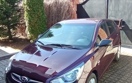 Hyundai Solaris II рестайлинг, 2011 год, 950 000 рублей, 1 фотография