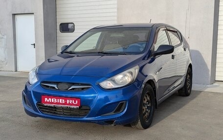 Hyundai Solaris II рестайлинг, 2011 год, 630 000 рублей, 1 фотография