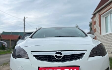 Opel Astra J, 2011 год, 800 000 рублей, 1 фотография