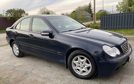 Mercedes-Benz C-Класс, 2003 год, 690 000 рублей, 1 фотография