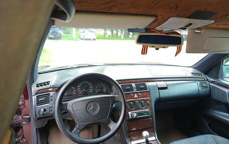 Mercedes-Benz E-Класс, 1996 год, 395 000 рублей, 14 фотография