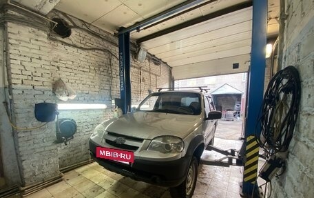 Chevrolet Niva I рестайлинг, 2012 год, 300 000 рублей, 25 фотография