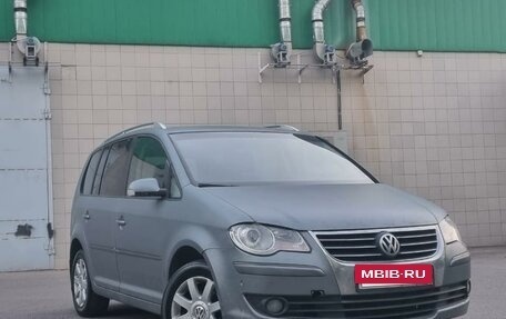 Volkswagen Touran III, 2007 год, 750 000 рублей, 2 фотография