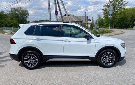 Volkswagen Tiguan II, 2018 год, 2 210 000 рублей, 5 фотография
