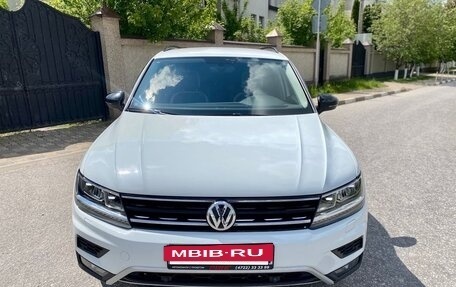 Volkswagen Tiguan II, 2018 год, 2 210 000 рублей, 3 фотография