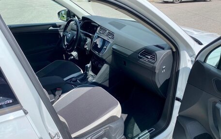Volkswagen Tiguan II, 2018 год, 2 210 000 рублей, 15 фотография