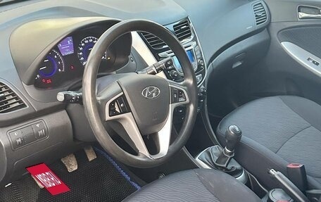 Hyundai Solaris II рестайлинг, 2013 год, 900 000 рублей, 11 фотография