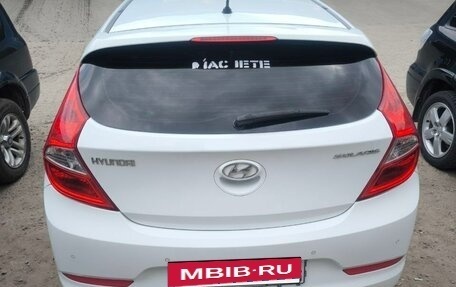Hyundai Solaris II рестайлинг, 2015 год, 800 000 рублей, 2 фотография