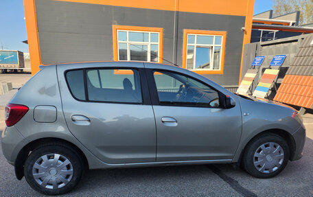 Renault Sandero II рестайлинг, 2015 год, 620 000 рублей, 2 фотография