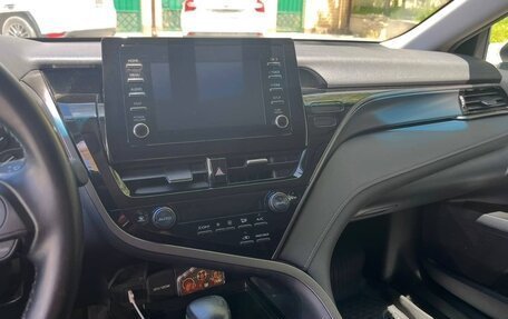 Toyota Camry, 2021 год, 3 200 000 рублей, 5 фотография
