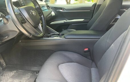 Toyota Camry, 2021 год, 3 200 000 рублей, 6 фотография