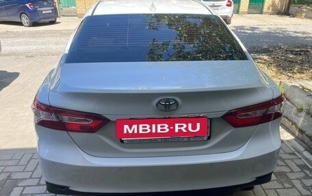 Toyota Camry, 2021 год, 3 200 000 рублей, 2 фотография