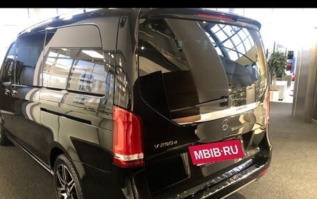 Mercedes-Benz V-Класс, 2019 год, 7 900 000 рублей, 4 фотография