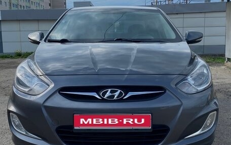 Hyundai Solaris II рестайлинг, 2011 год, 940 000 рублей, 2 фотография